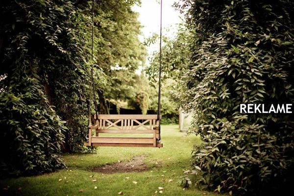 Nyd udsigten fra en havebænk